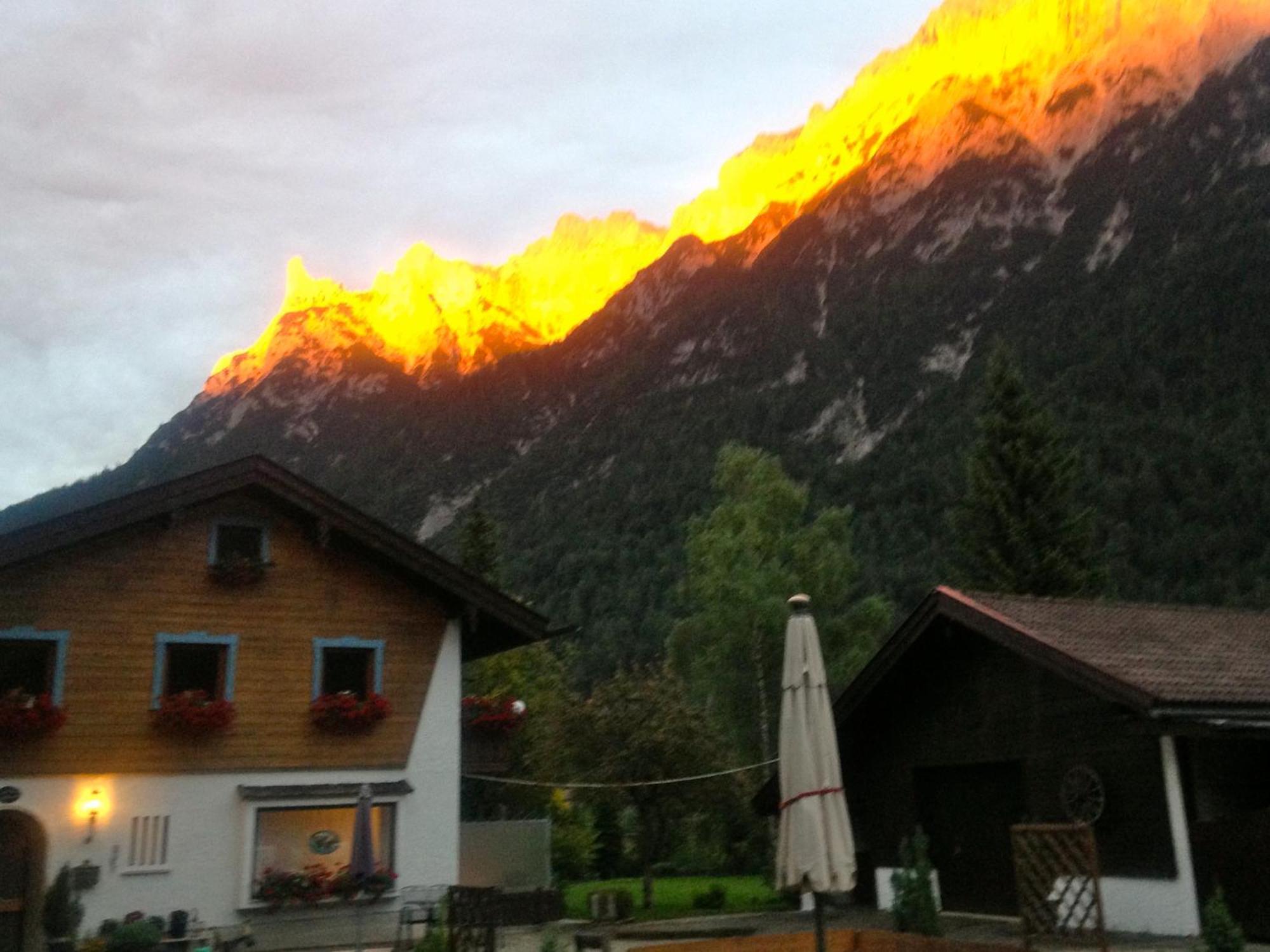 Gaestehaus Edlhuber Mittenwald Exterior photo