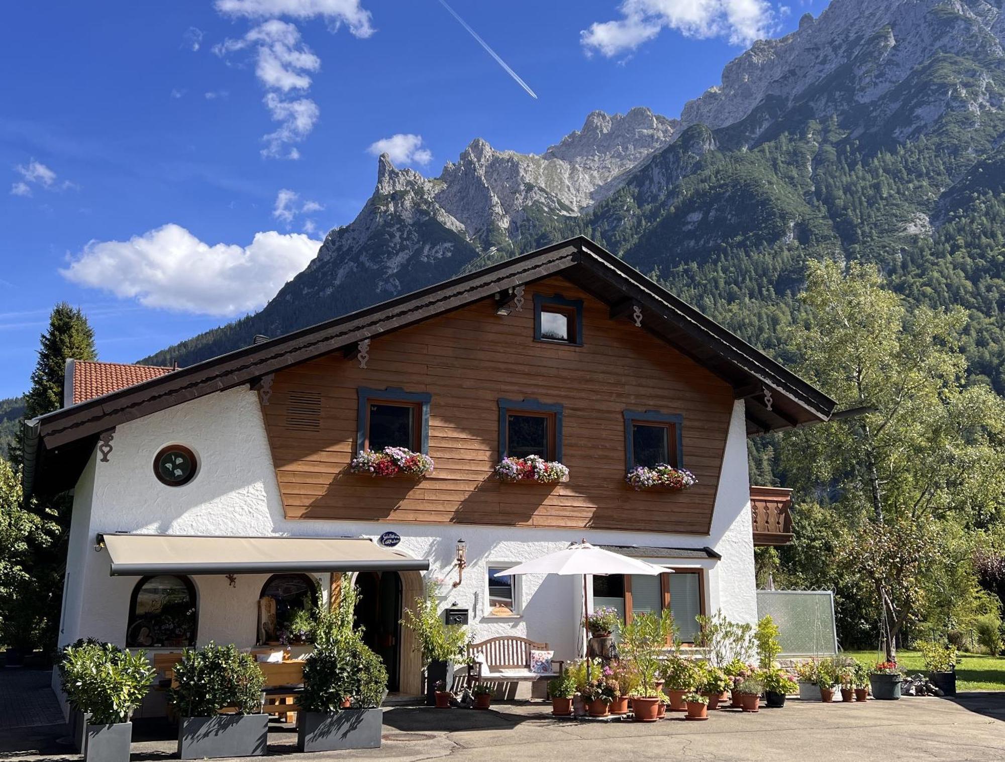 Gaestehaus Edlhuber Mittenwald Exterior photo