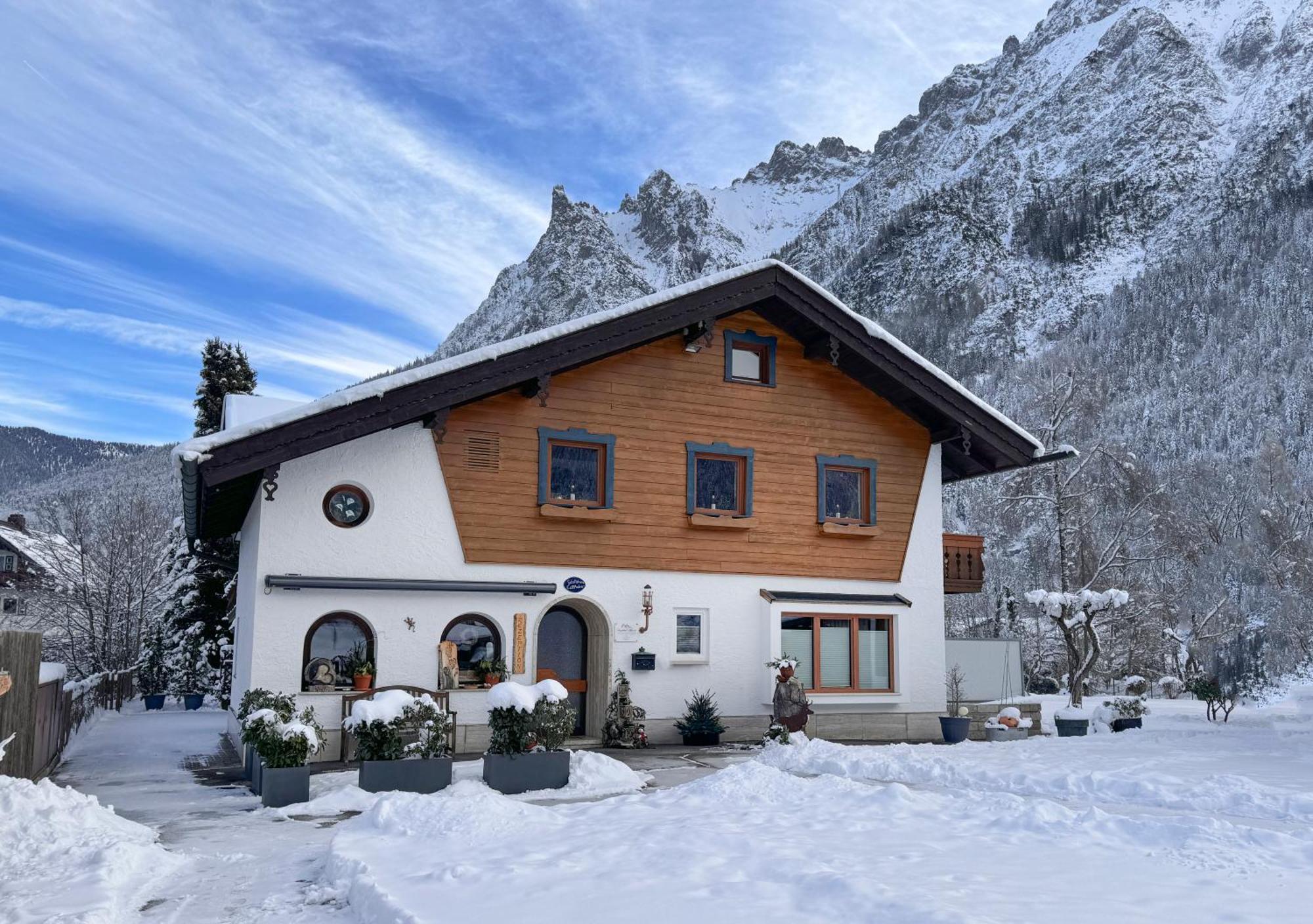 Gaestehaus Edlhuber Mittenwald Exterior photo